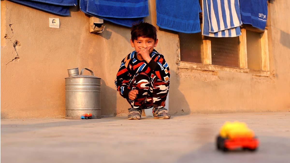 El famoso niño afgano seguidor de Messi, obligado a huir de su hogar por una ofensiva terrorista.