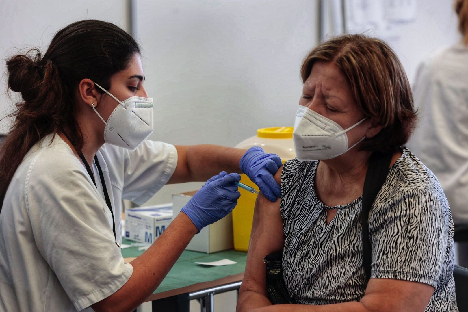 Vacunación masiva contra el coronavirus en el Recinto Ferial a mayores de 60 años