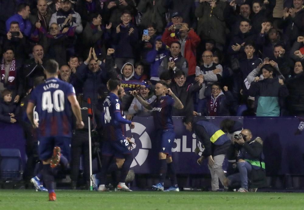 Las mejores imágenes del derbi Levante UD - Valencia CF