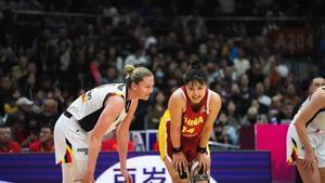 Li Yueru, en un partido con su selección.