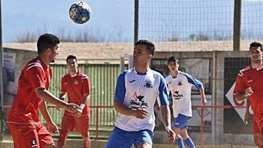 Partit entre la Pirinaica i la Balconada que es va jugar la temporada passada al camp de la Mion