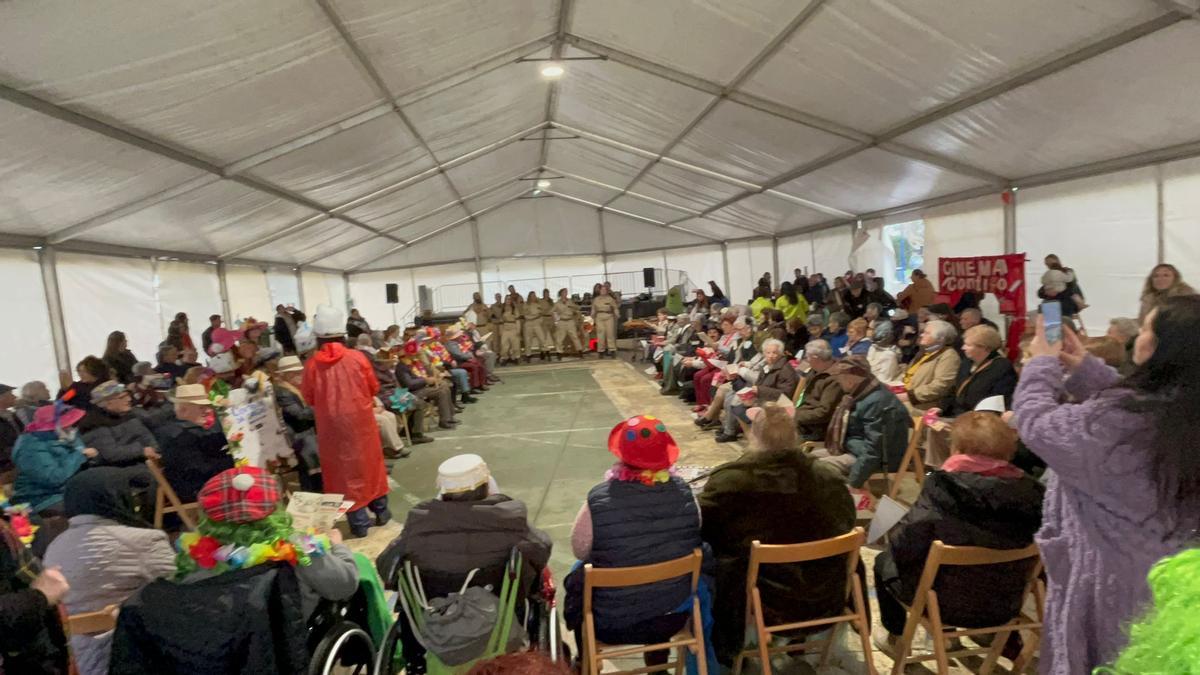 Actividad intergeneracional en el "Entruido" de Cangas.