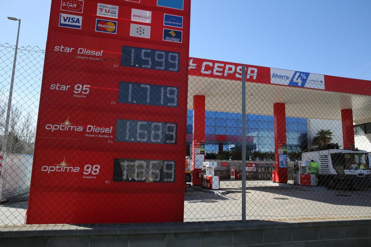 Precios en una gasolinera Cepsa en Barcelona.