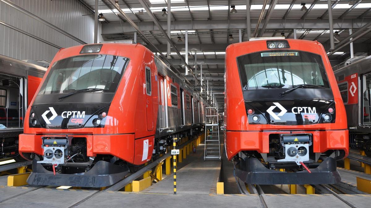Dos de los trenes de cercanías de CAF de Brasil.