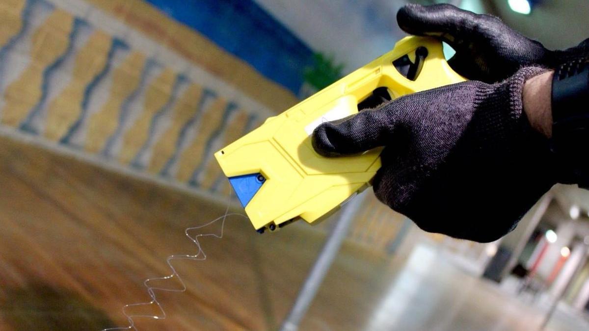 Archivo - Imagen de recurso de una pistola Taser.