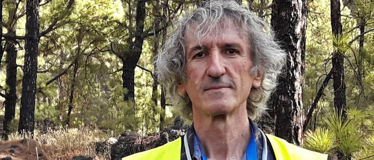 Vicente Soler, vulcanólogo del Consejo Superior de Investigaciones Científicas (CSIC), en la isla de La Palma. | | LP/DLP