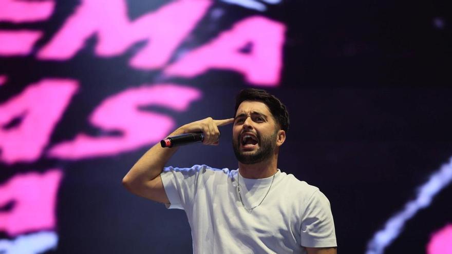 La música urbana conquista Oviedo: Chema Rivas, Funzo y Jhon Pollón triunfan entre los jóvenes en La Ería