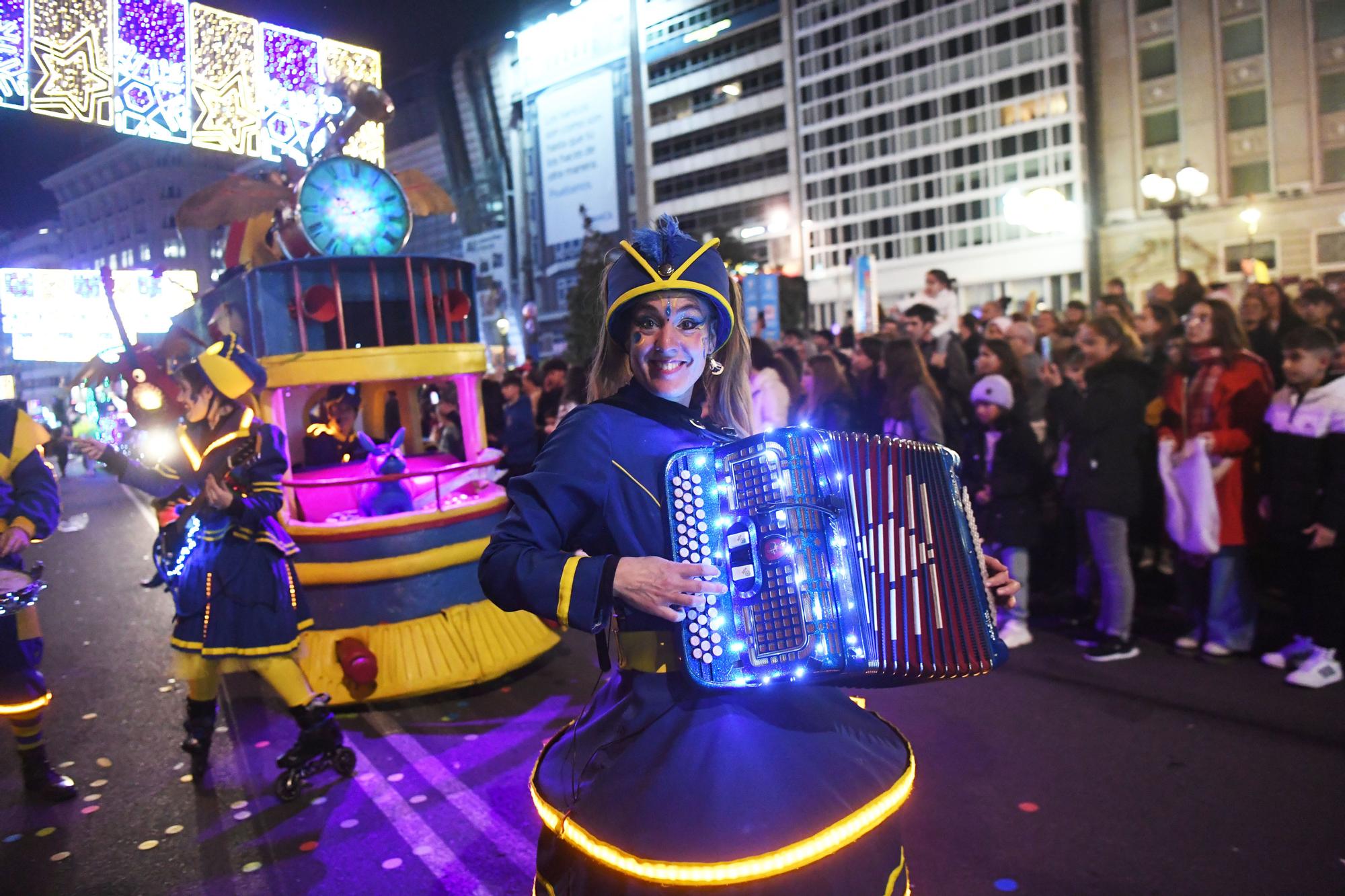 Todas las imágenes de la cabalgata de Reyes Magos 2023 en A Coruña