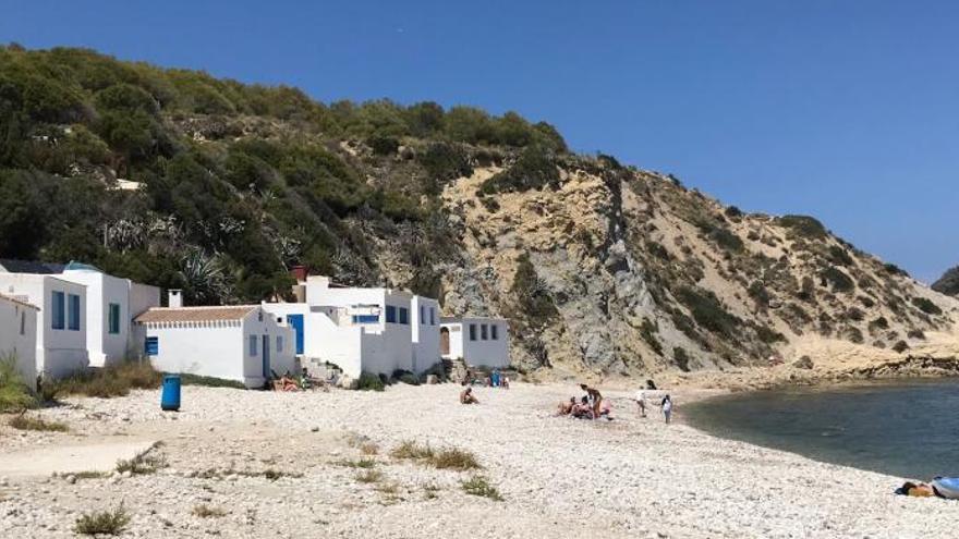 La cala de la Barraca de Xàbia ya luce espectacular