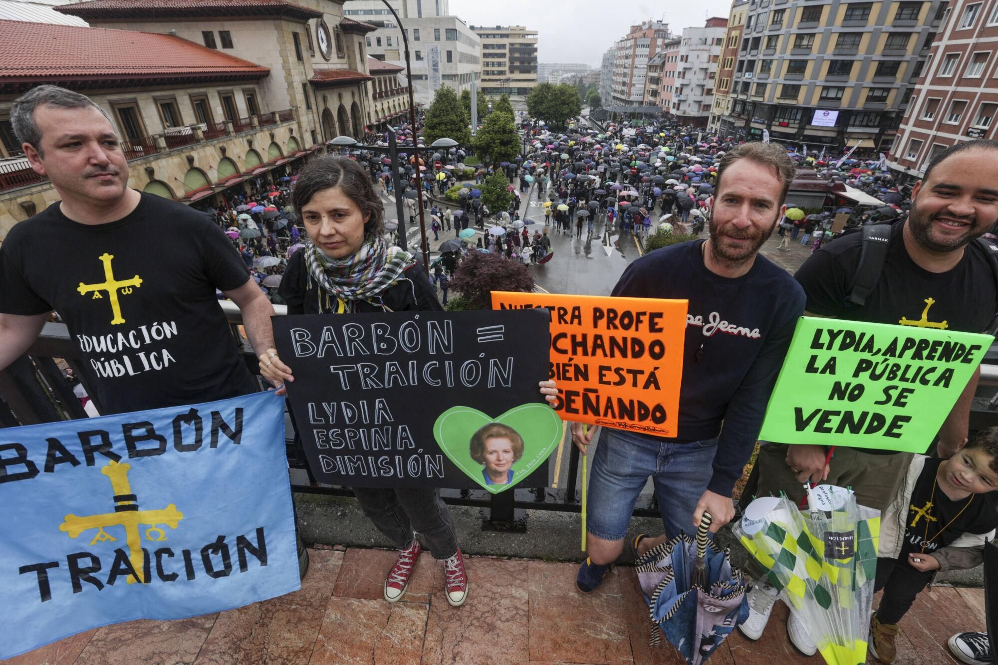 EN IMÁGENES: Así fue la gran manifestación de profesores por la enseñanza pública asturiana