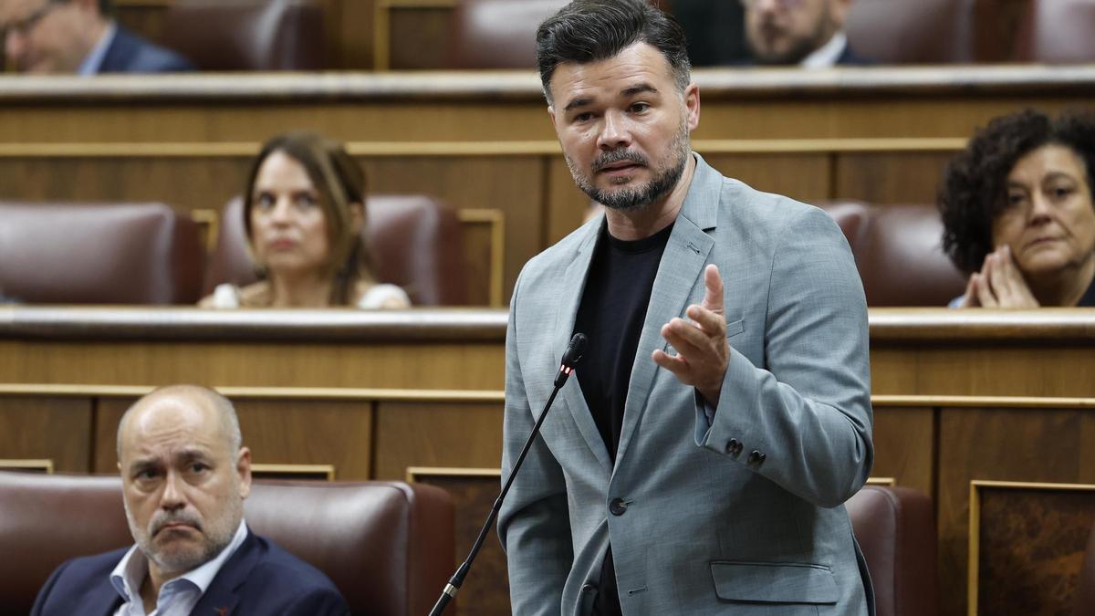 ERC reprocha a Albares su fracaso con las lenguas en la UE: "¿Qué pinta usted en Europa?"