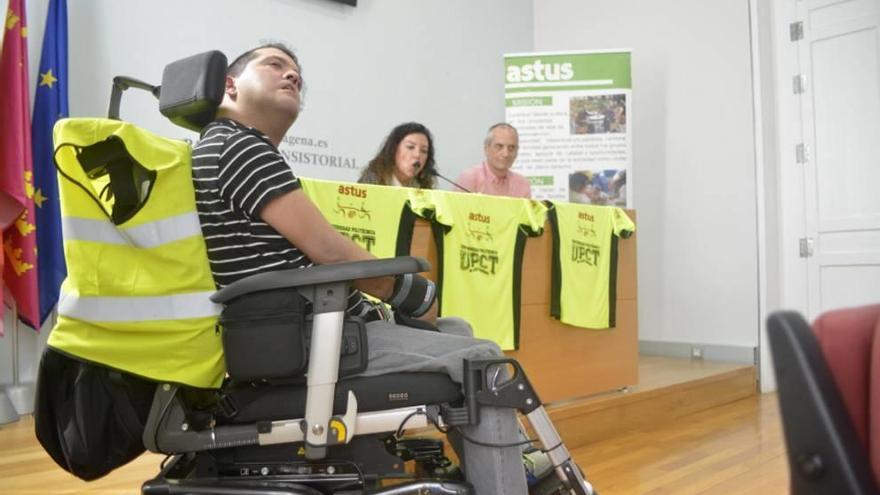 Un cartagenero con parálisis cerebral hará el Camino de Santiago en silla adaptada