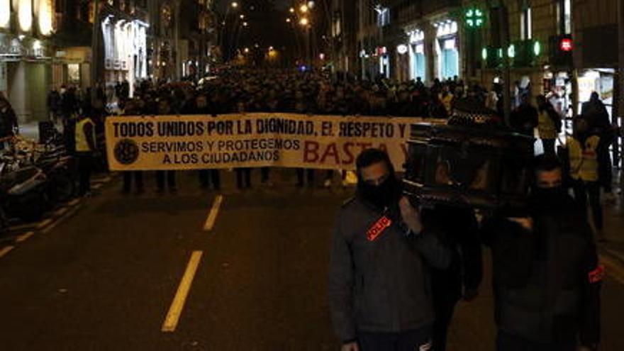 Centenars de policies es manifesten a Barcelona