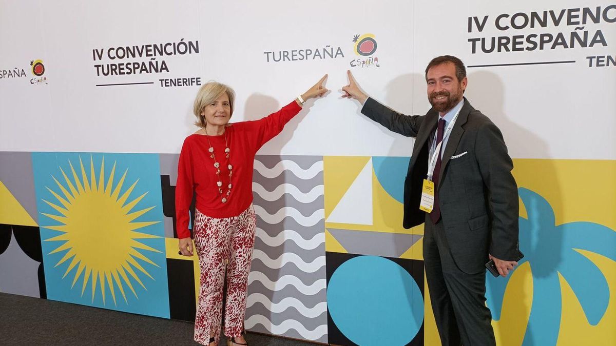Victoria Bazaga asiste al congreso de Turespaña en Tenerife en 2024, previo al de Cáceres.