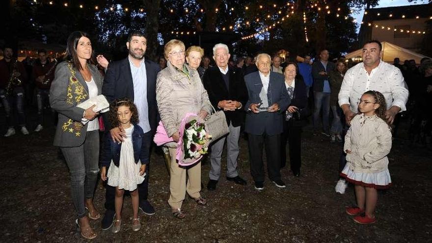 El homenaje a Ovidio Campos y la procesión dieron paso a la cena. // Bernabé/Javier Lalín