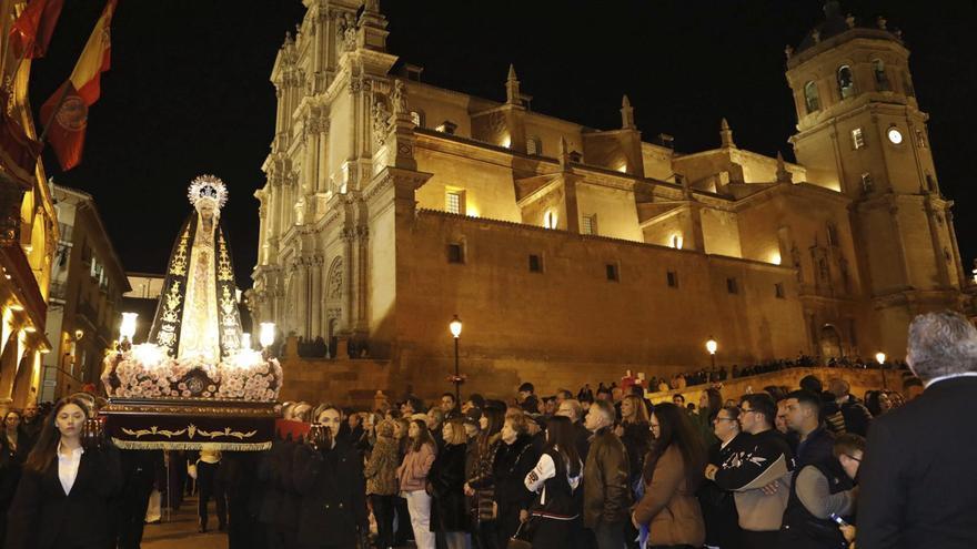 La Soledad se adueña del Casco Histórico de Lorca en una sobria procesión