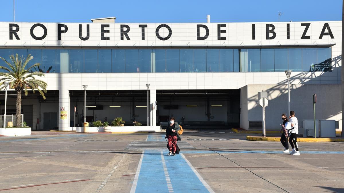 Fachada en la zona aire del aeropuerto ibicenco.