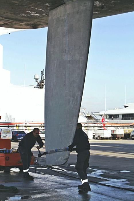 Bis zu 1.000 Tonnen schafft der neue Schiffskran auf der Alten Mole. Die Investition von STP Shipyard Palma symbolisiert den Boom einer strategischen Branche der Insel. Ein Besuch auf der Werft