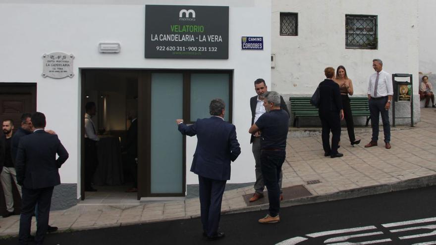 Algunos de los asistentes a la apertura de la sala velatorio de La Candelaria, en La Vera. | | E.D.