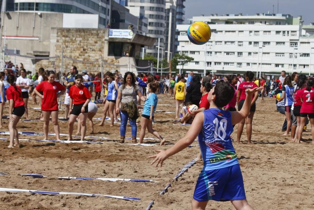 Competición de volley playa en Poniente