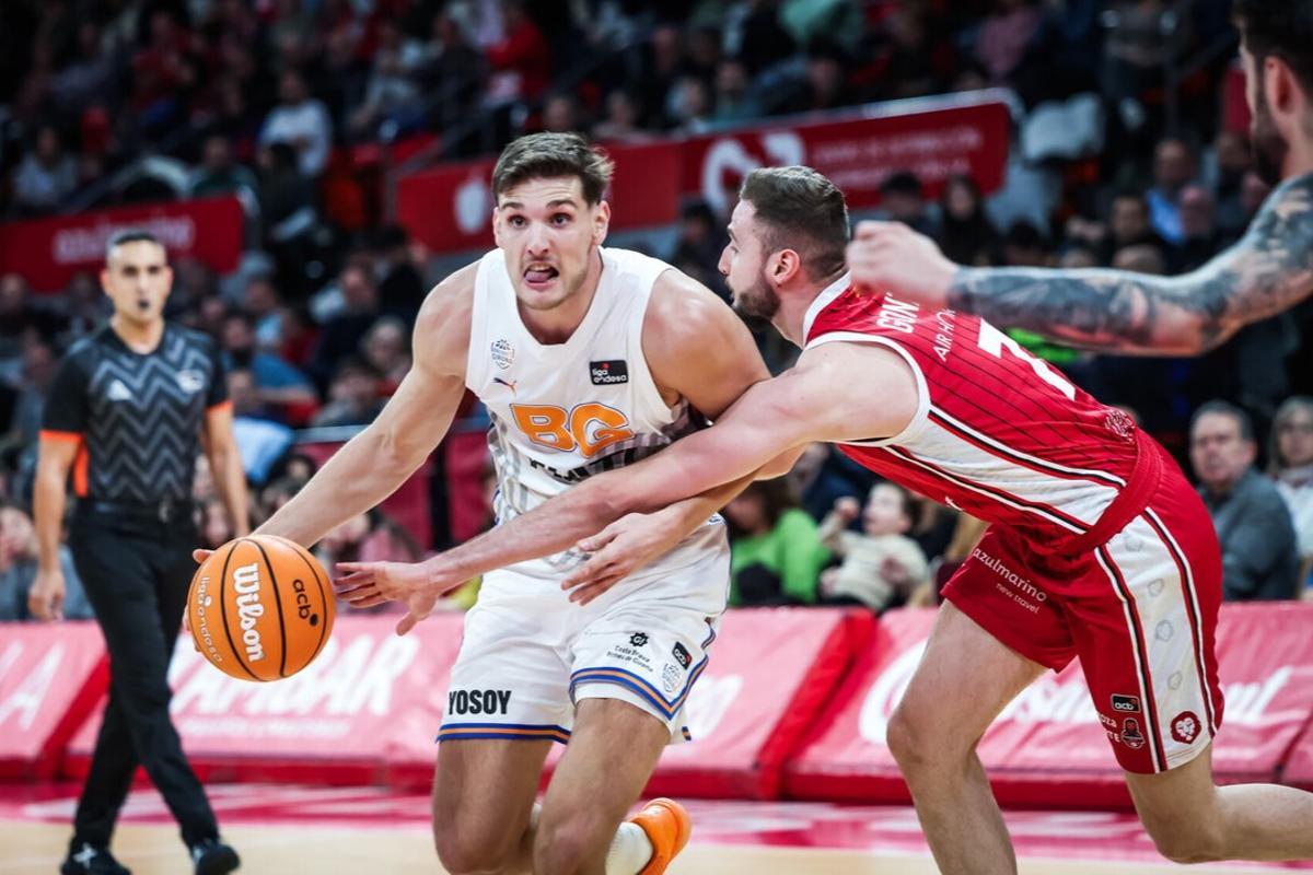 El Casademont Girona se llevó una buena victoria de su visita al Príncipe Felipe de Zaragoza