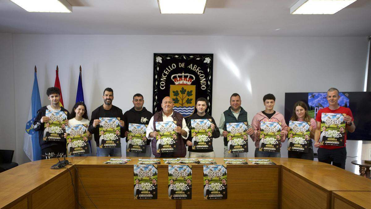 Presentación del festival, con el alcalde y los promotores.