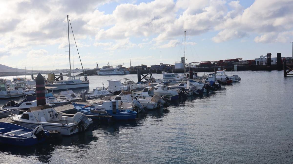 Embarcaciones pesqueras y de recreo en la actual dársena de Playa Blanca. | | LP/DLP