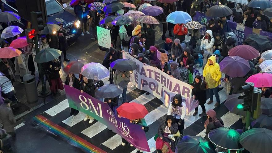 La marcha de la Asamblea Feminista de Compostela comienza con retraso