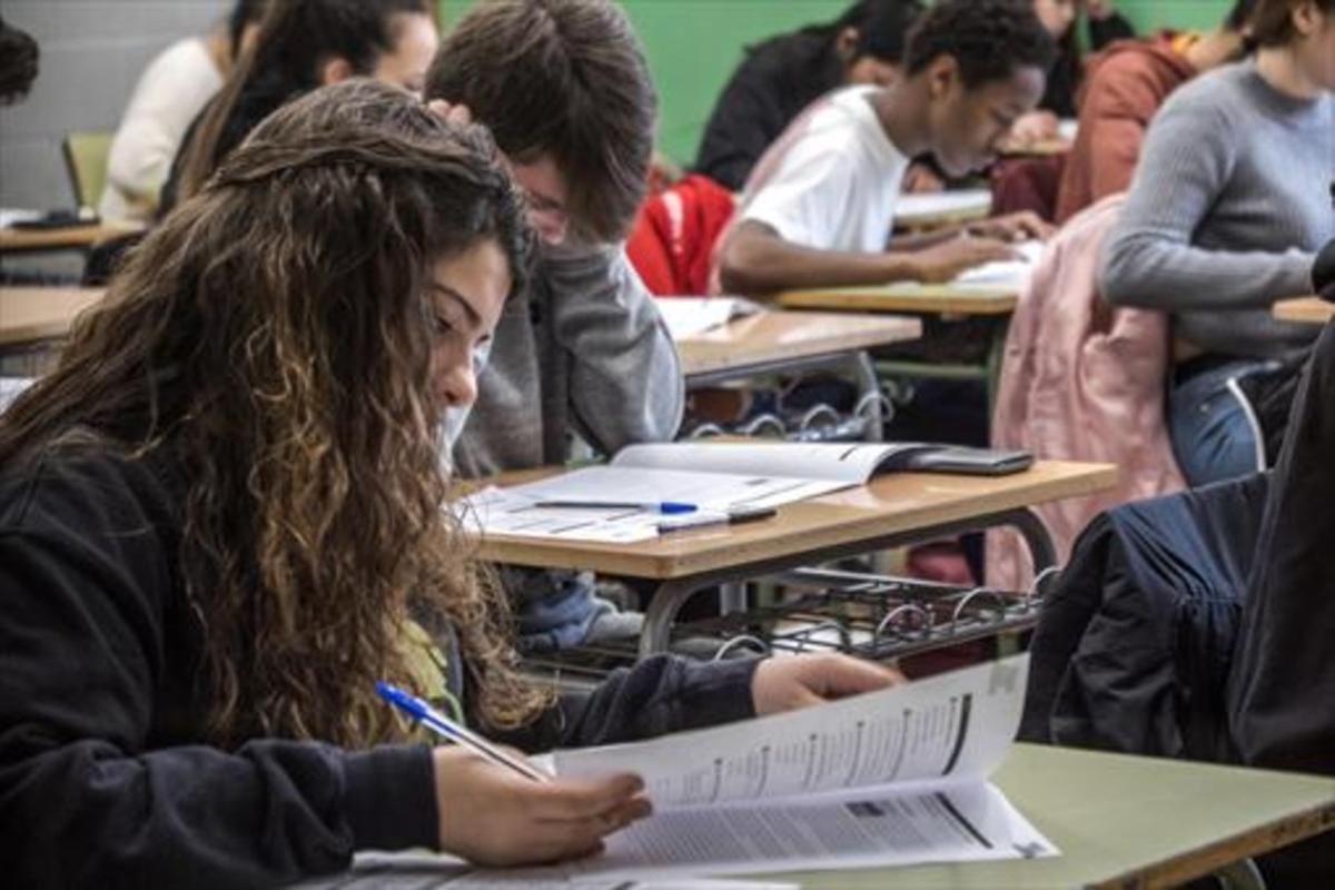 Alumnos de un instituto de Badalona, el año pasado.