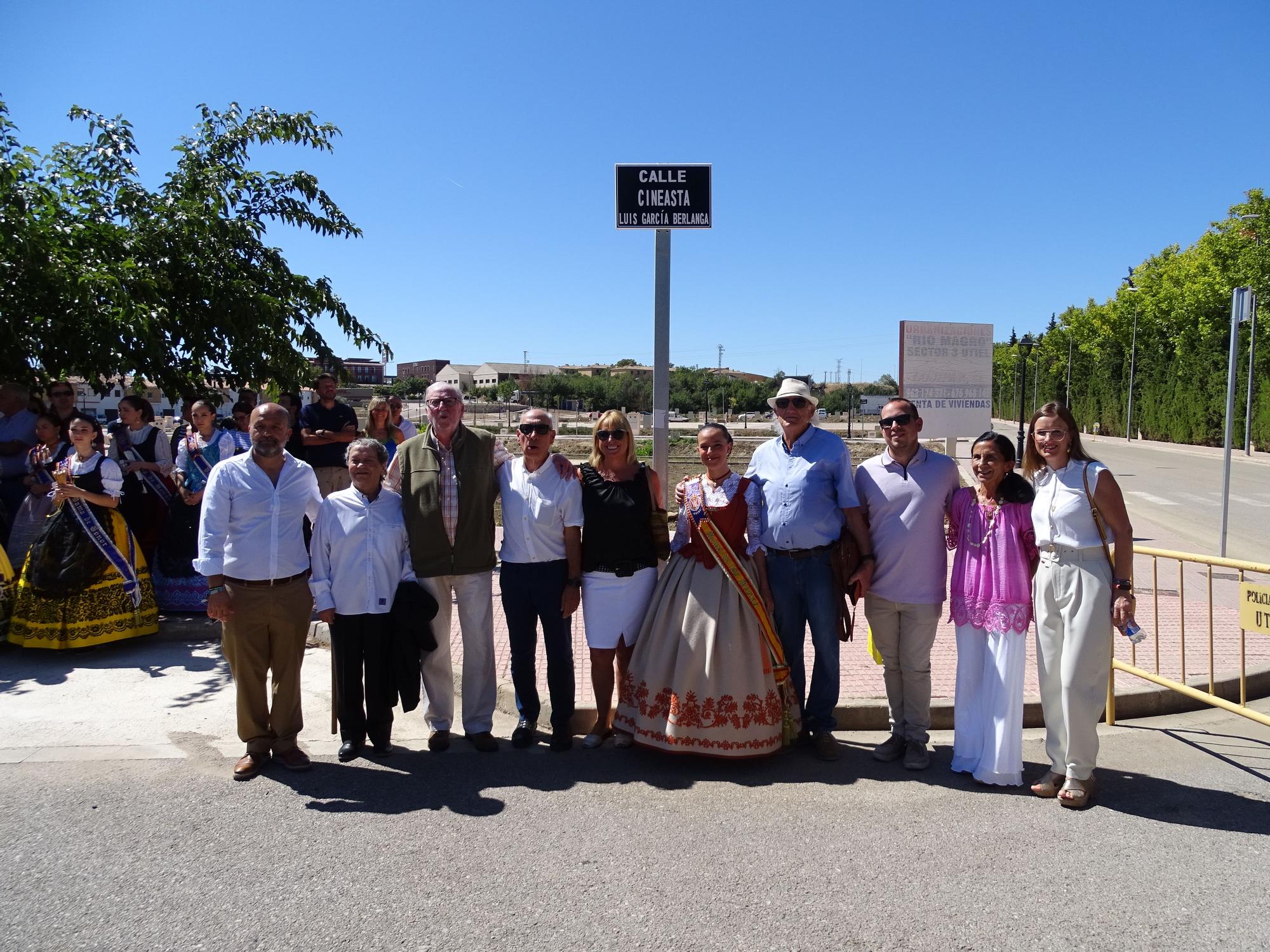 Joselito reaparece inaugurando su propia calle