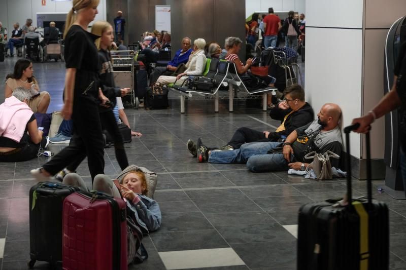 Aeropuerto de Gran Canaria. Aeropuerto cerrado por calima y viento  | 23/02/2020 | Fotógrafo: José Carlos Guerra