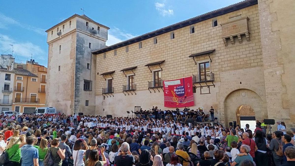 Celebració de l'últim Festival Música i Família on s'interpreta l'obra guanyadora del Concurs.