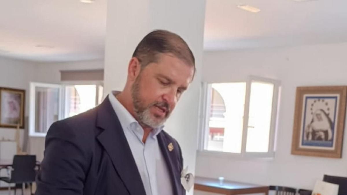 Enrique Sarria Lozano, nuevo hermano mayor de la cofradía del Descendimiento.