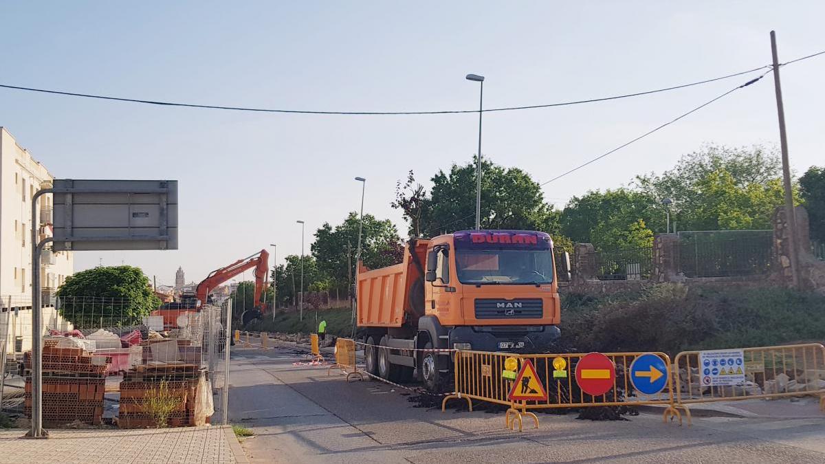 Obras en la travesía hacia carretera de Fuente del Maestre