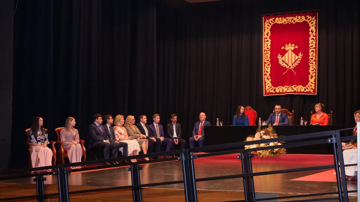 Las imágenes del homenaje a los matrimonios que celebran sus bodas de oro en Vila-real