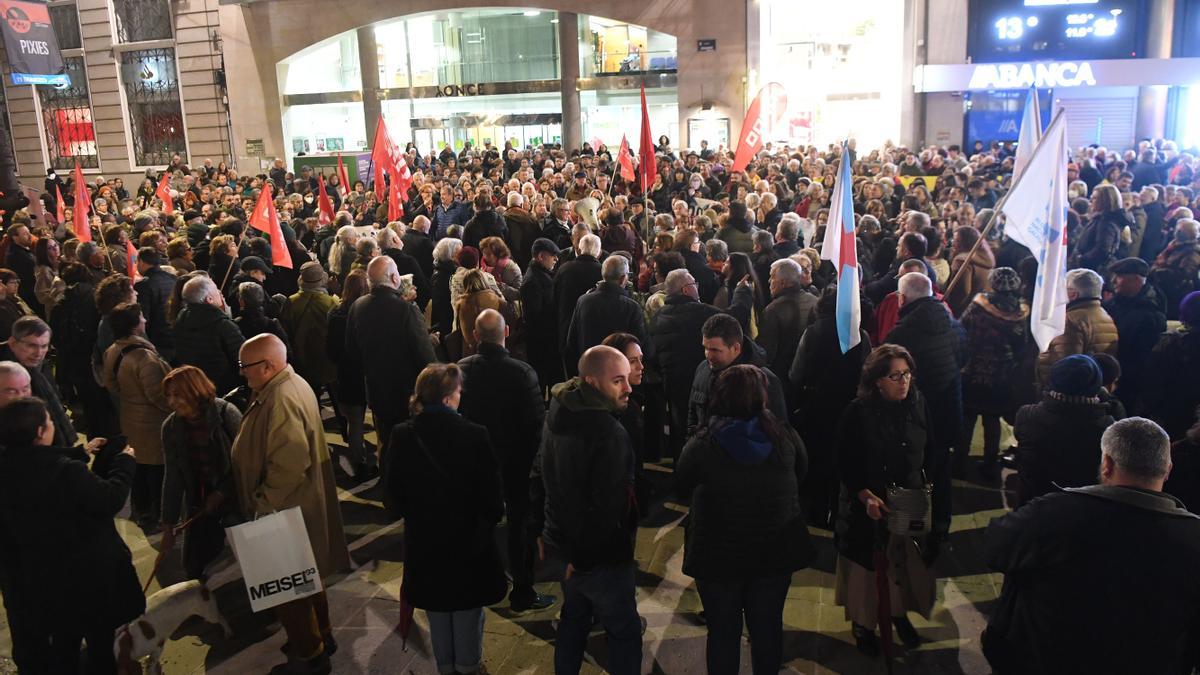 Participantes en una concentración de SOS Sanidade Pública en A Coruña