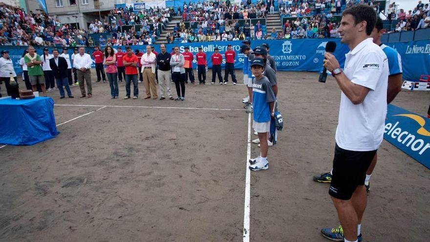 Tommy Robredo dirige unas palabras al público en la última edición del torneo, en 2013.