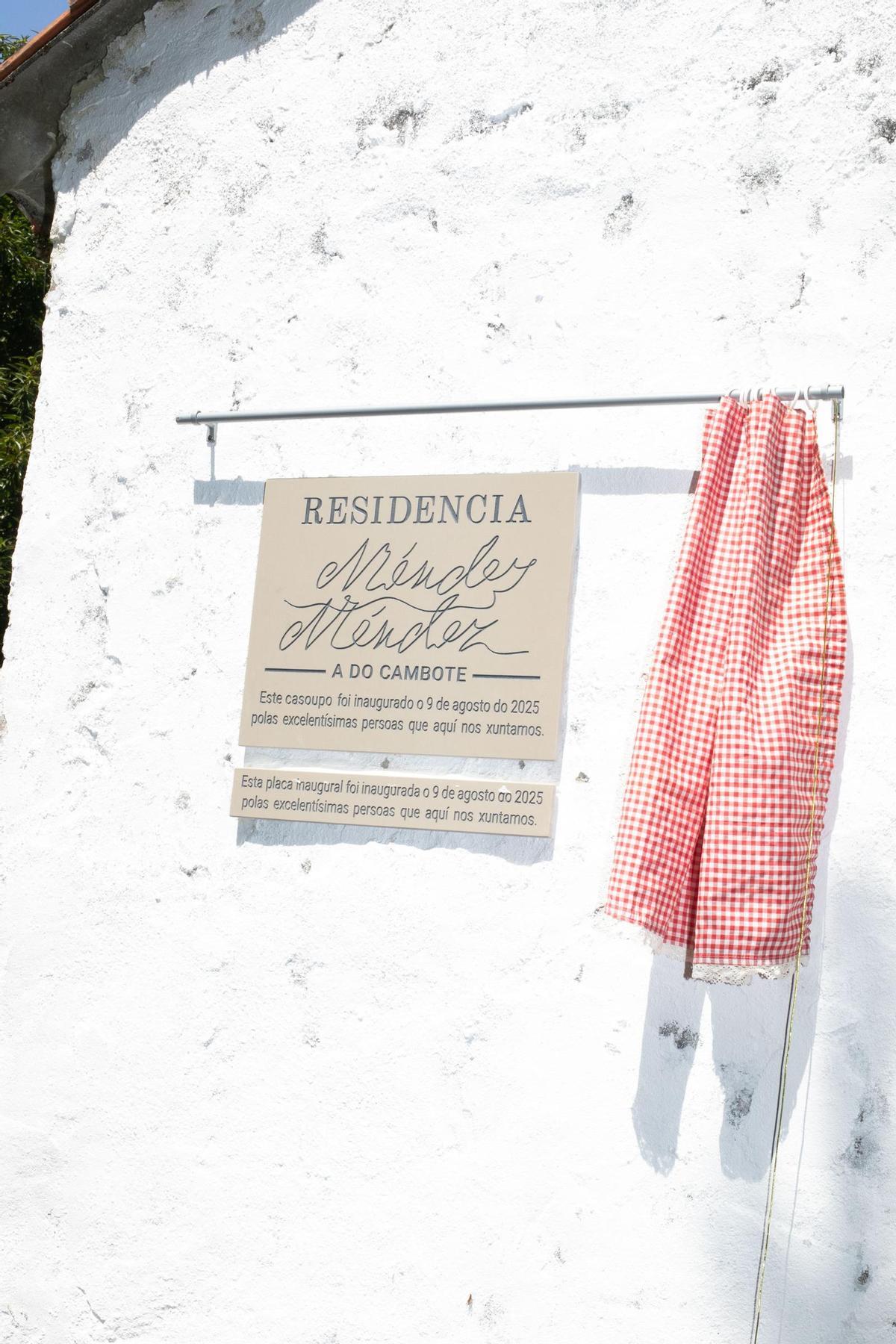 Placa inaugural.