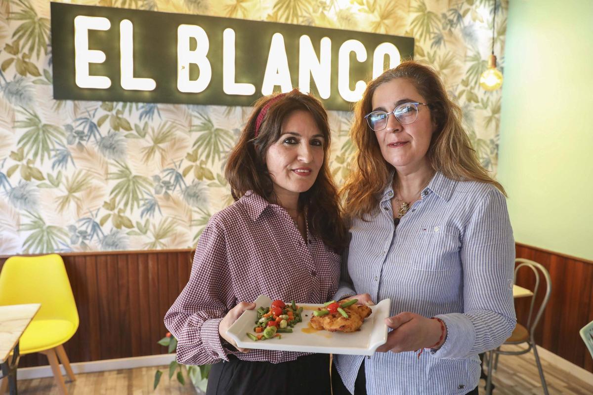 Diana Blanco y Ana María Alonso con su creación "Carpe Diem"