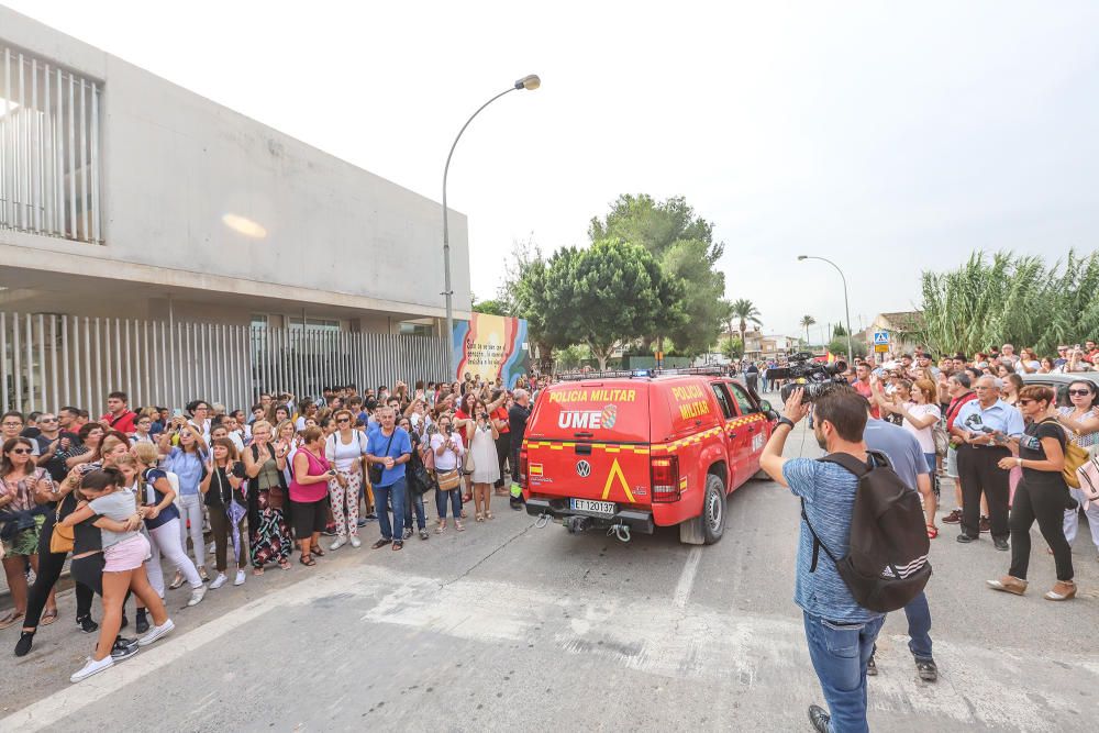 Orihuela despide a la UME entre vítores y aplausos