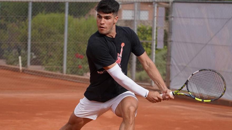 Carlos Alcaraz, entrenando ayer en la Ferrero Academy de Villena.