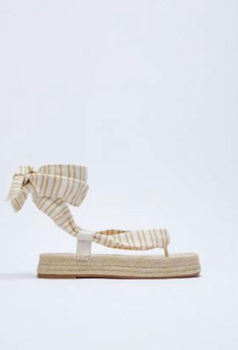 Sandalia plana de Zara (precio: 19,99 euros)