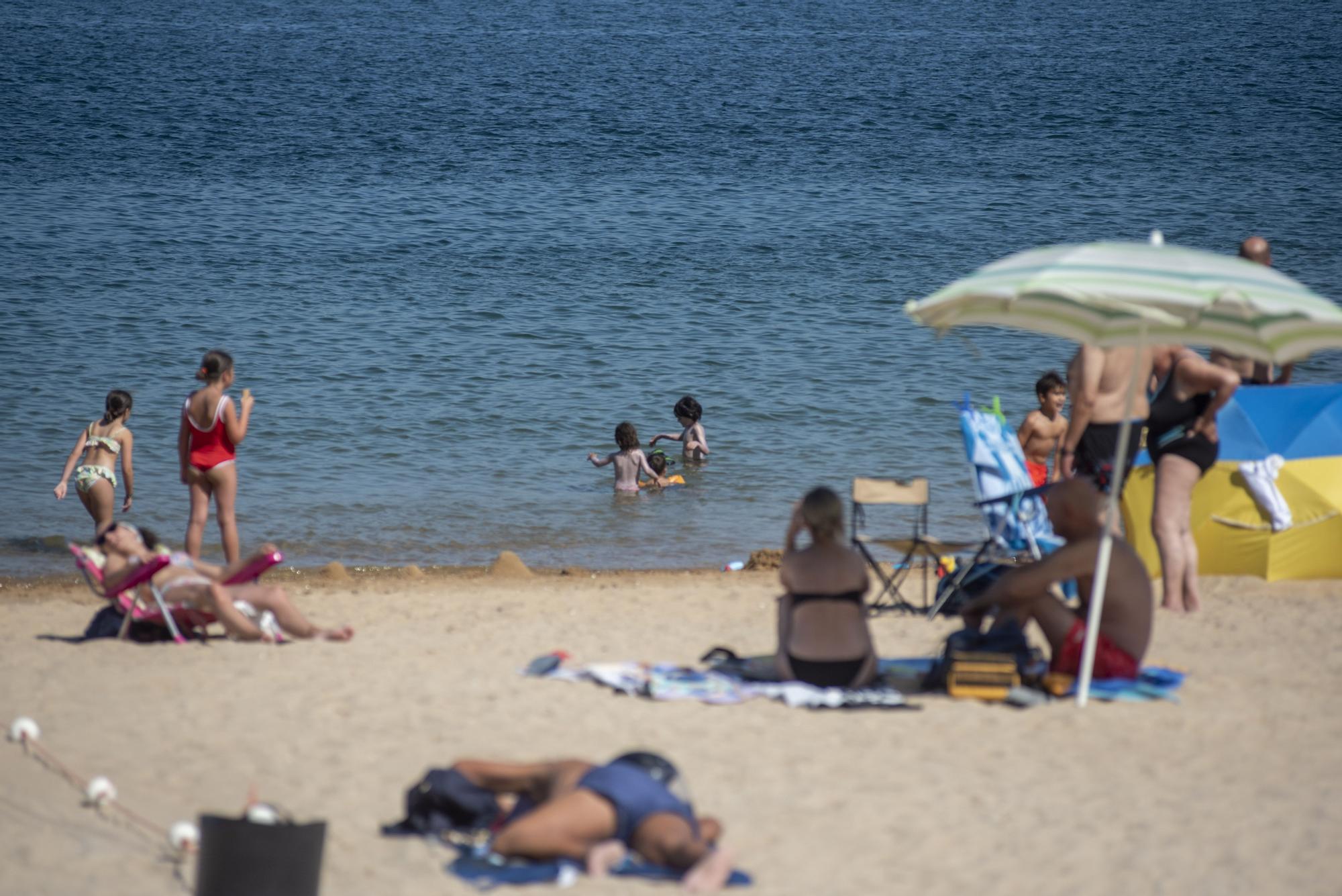 La playa de Oza vuelve a abrir al baño