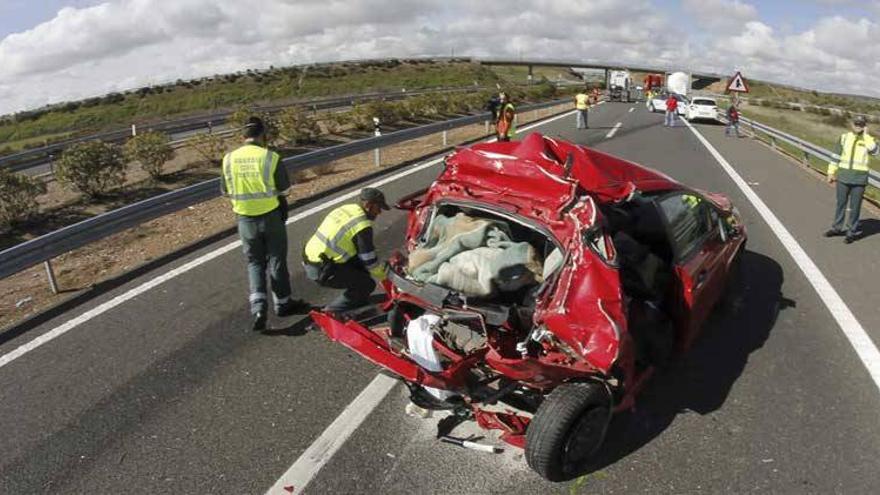 Dos fallecidos en un accidente de tráfico cerca de Cáceres