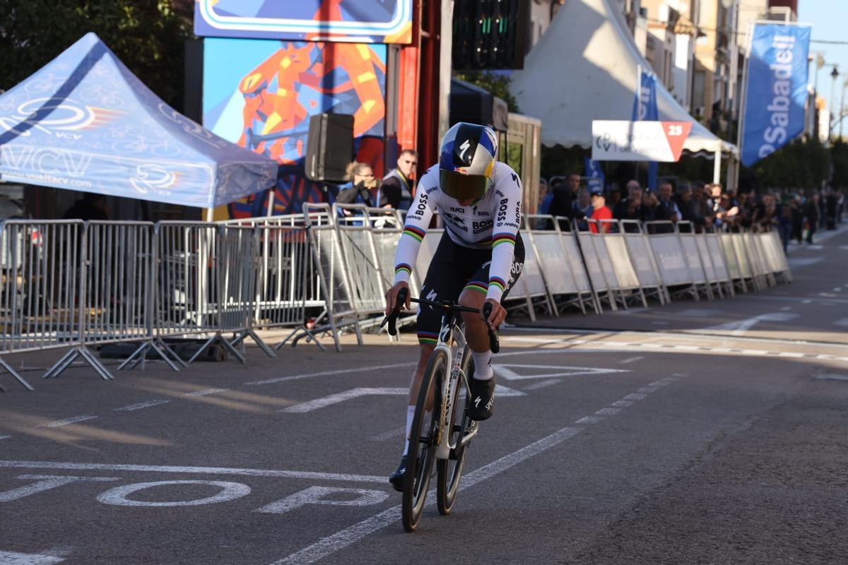 Remco Evenepoel en su llegada a la meta