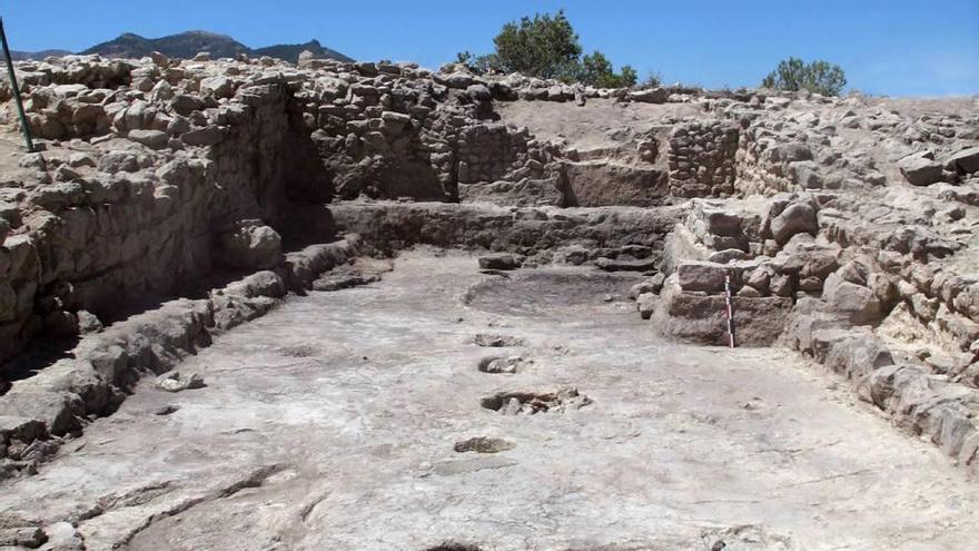 La Almoloya está situada en Sierra Espuña, en el término municipal de Pliego.