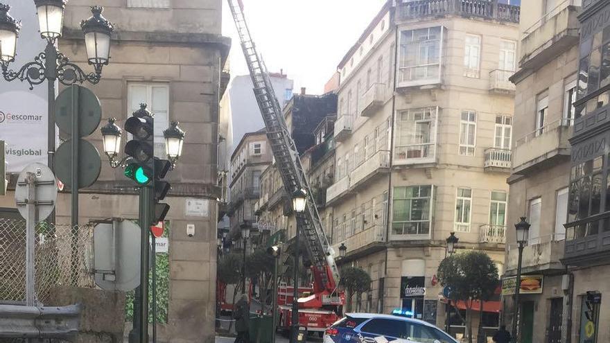 Los bomberos, al principio de la calle Cervantes // Héctor Soage