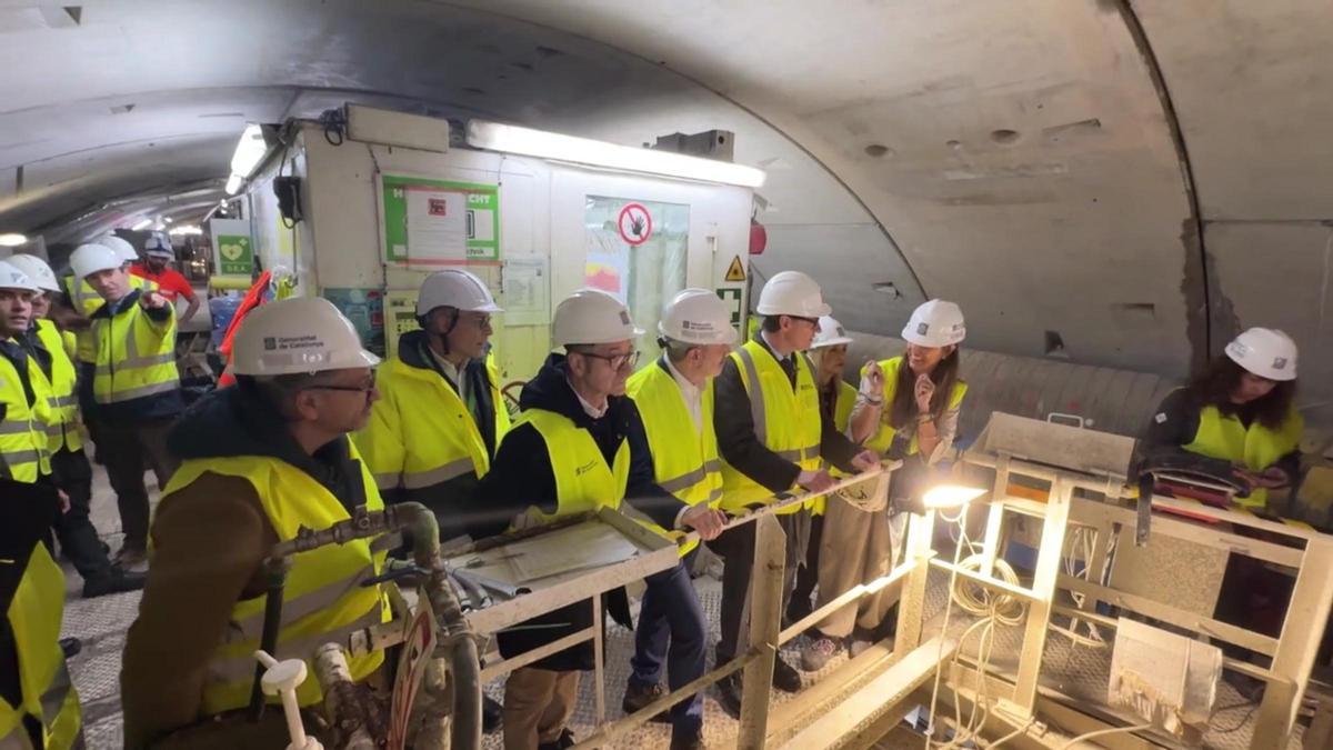 Illa y Collboni visitan las obras de la tuneladora del tramo central de las líneas L9 y L10 en Barcelona