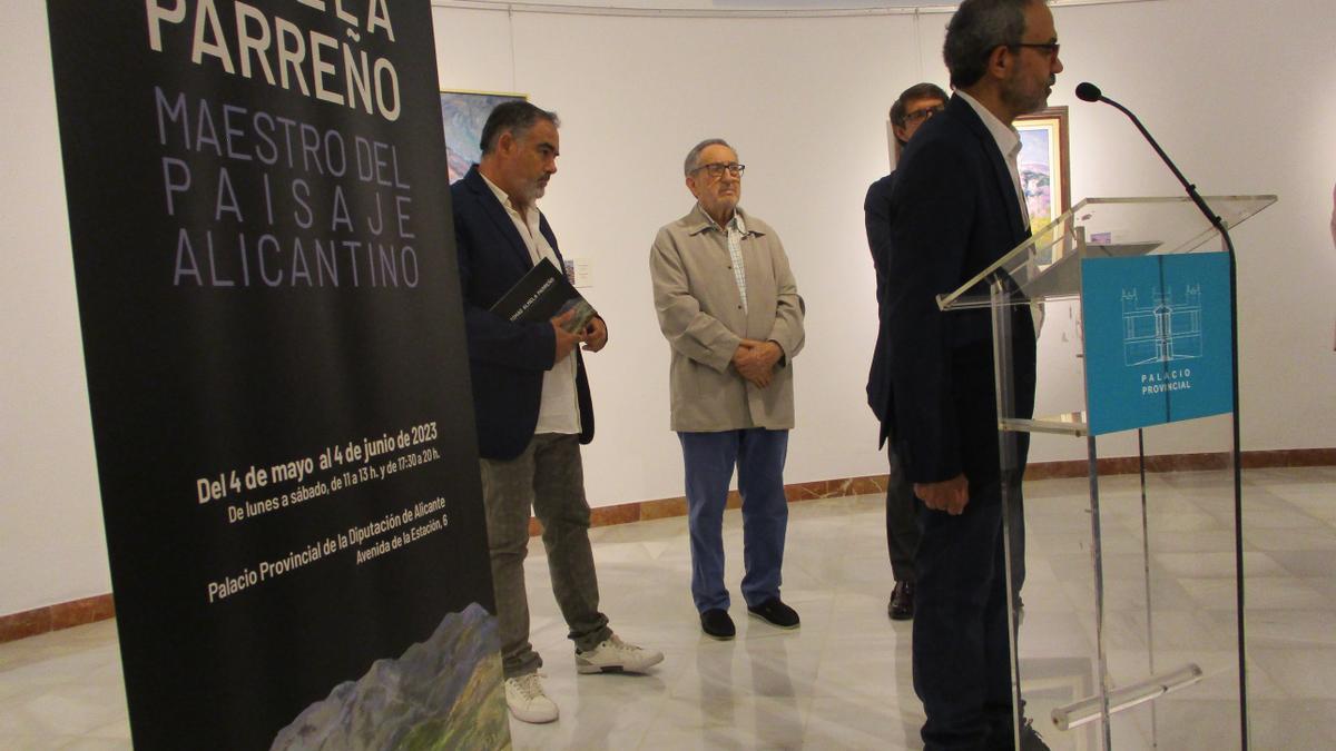 José Manuel Solá, comisario de la expo, Javier Almela, hijo de Tomás, y Tomás Almela.