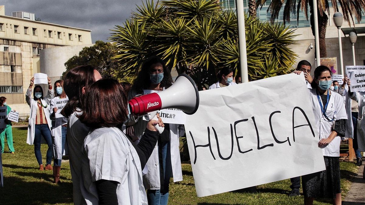 Instante de una huelga de médicos celebrada en el Archipiélago en 2020